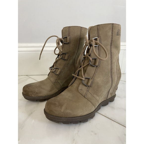 Sorel Joan Of Arctic Bootie Sz 11 Tan Leather Side Zip Hidden Wedge Waterproof - Picture 1 of 11